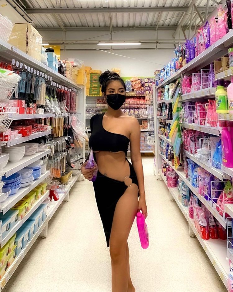 Niparat Konyai Sweaty