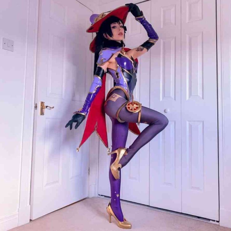 Pictures of naked Hannahowo without