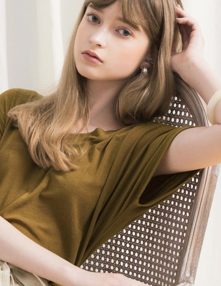 Valencia Serebryakova Kandoll Model