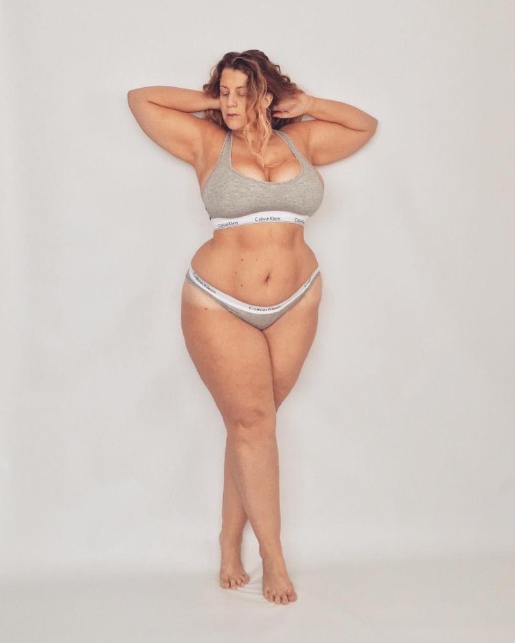 Anastasia Kvitko model plus saz