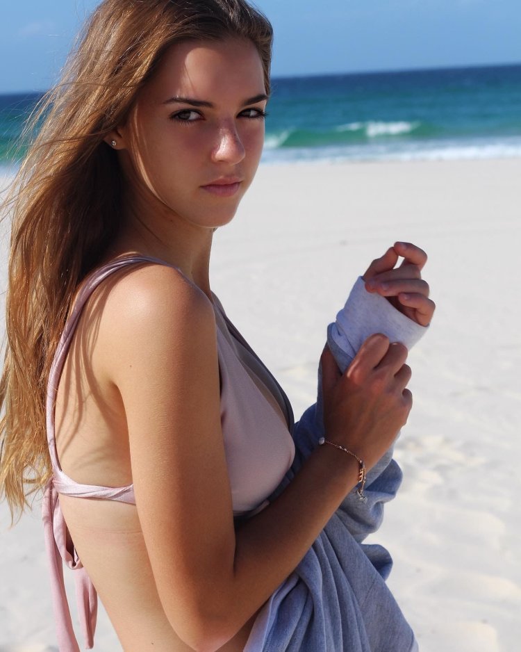 Emily Feld Model
