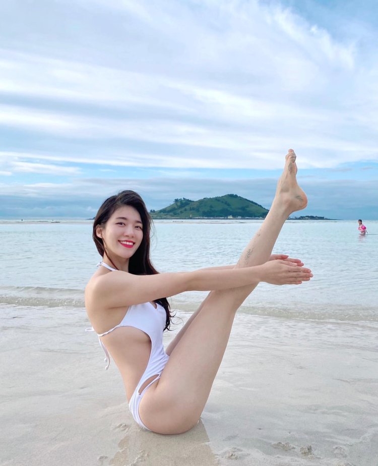 Kim na hee in a swimsuit