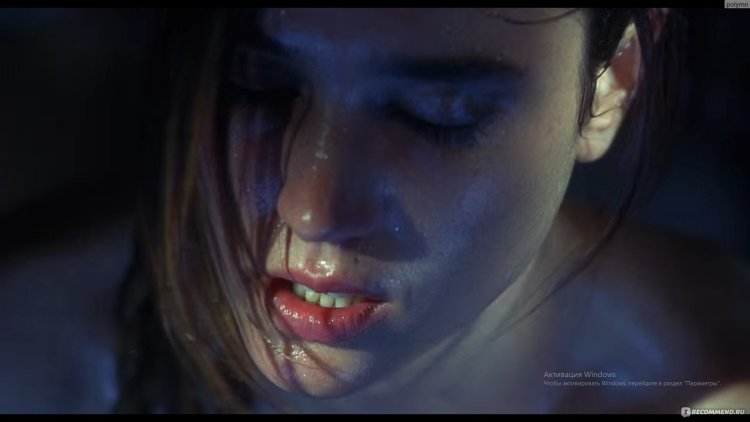 Jennifer Connelli Requiem for a dream bed