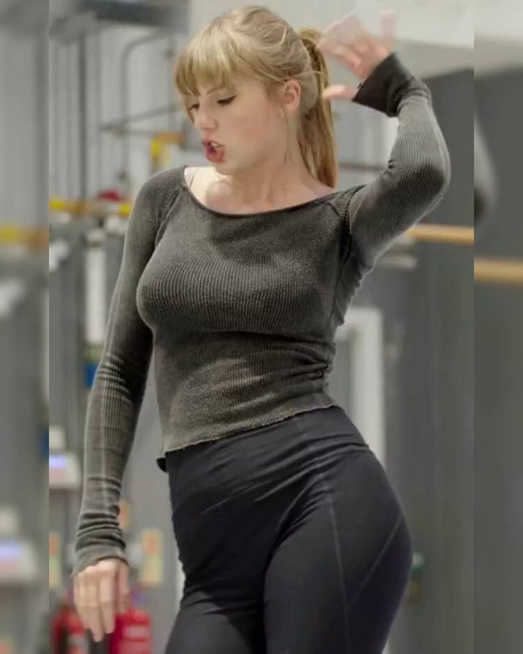 Taylor Swift Hot
