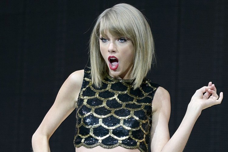 Taylor Swift Big Bubs