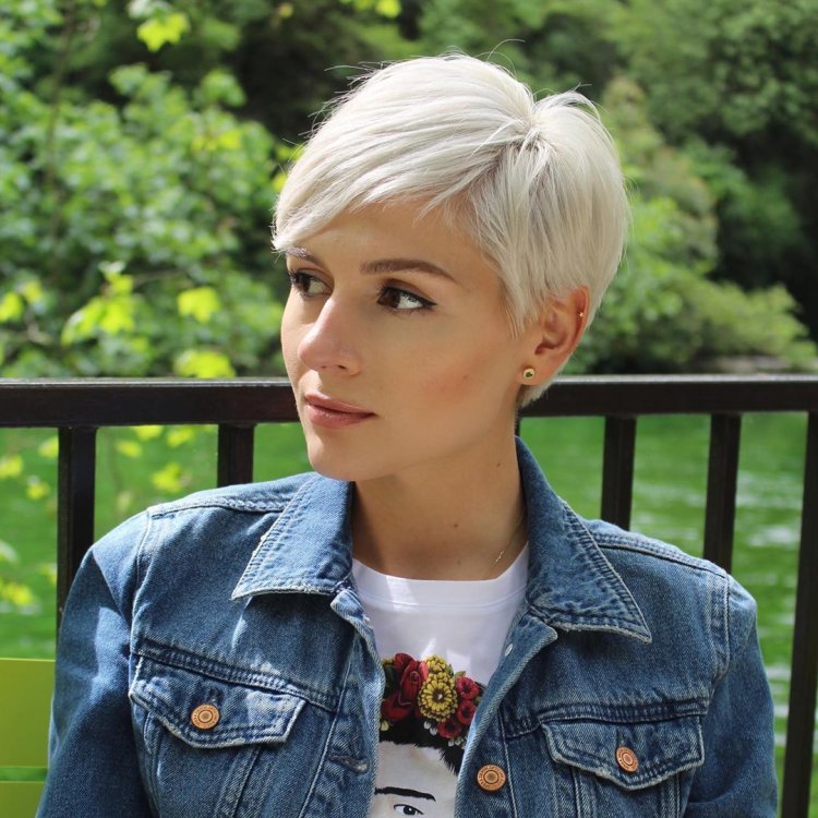Haircut “pixie” (pixie)