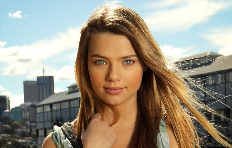 Indiana Evans Tessa