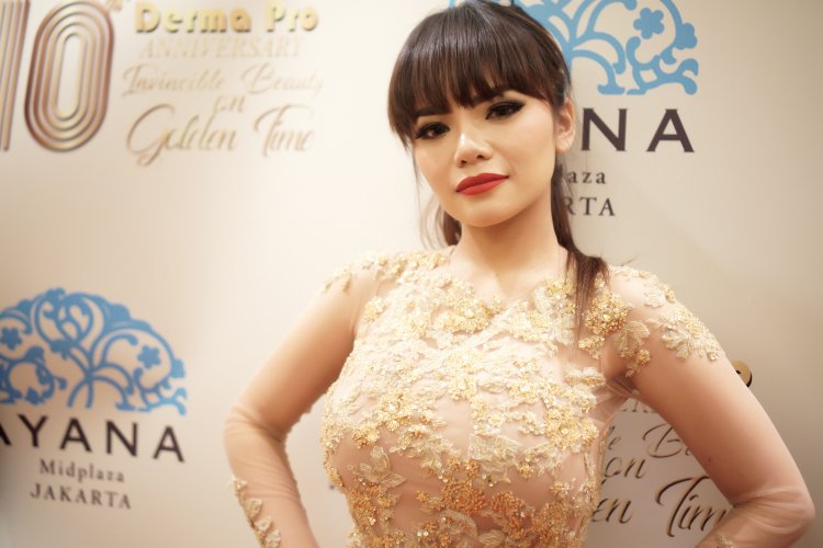 Dinar Candy Tlanjang