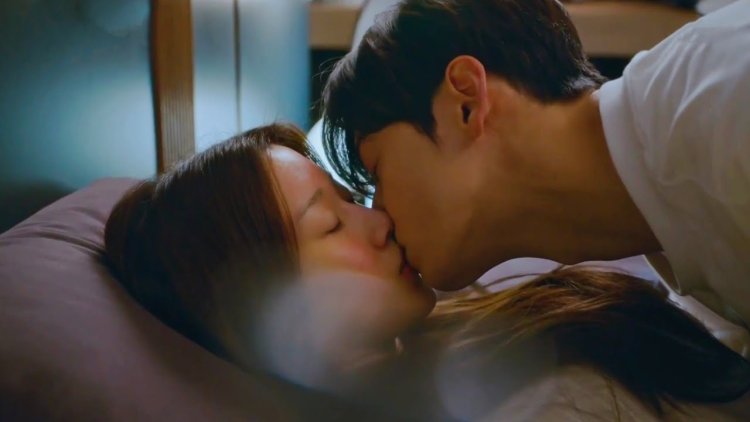 Drama True beauty kiss with dry