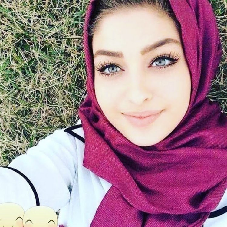 Beautiful Chechen eyes girls