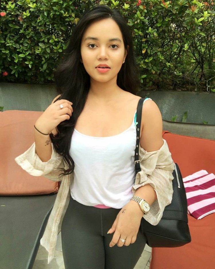 Vicki Li Vickibaybeee