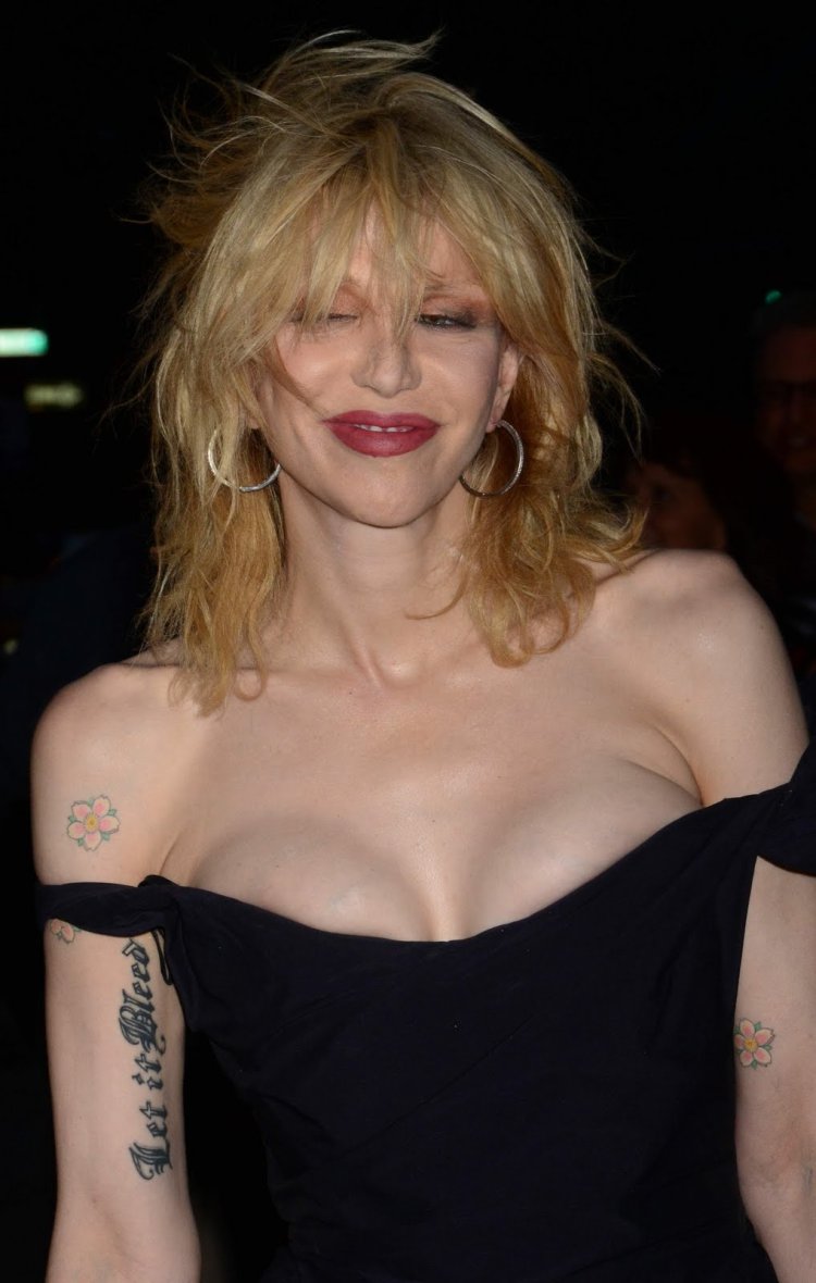 Courtney Love Topless