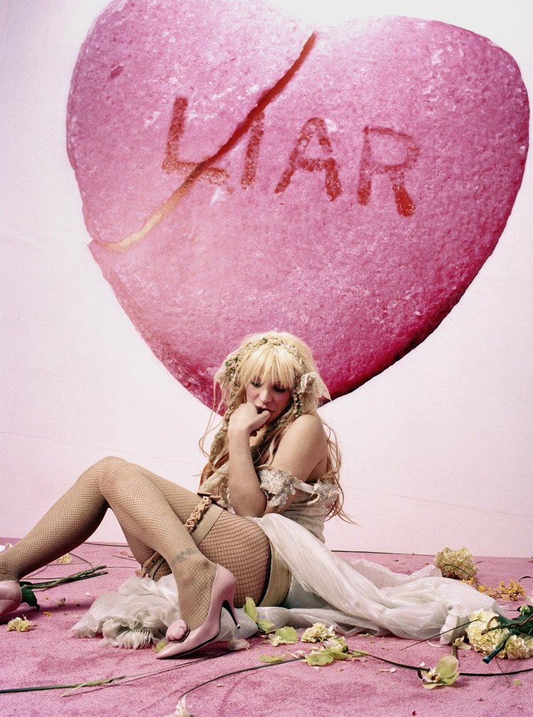 Courtney Love shows a heart
