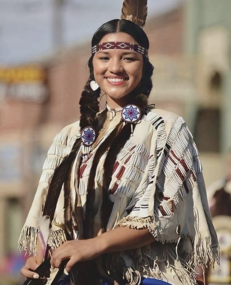 Indians of the Apachi woman