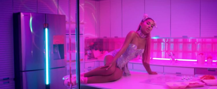Ariana Grande - 7 Rings