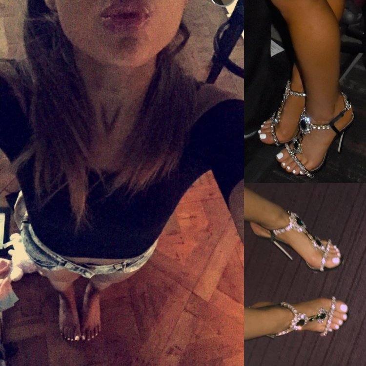 Ariana Grande Foot fetish