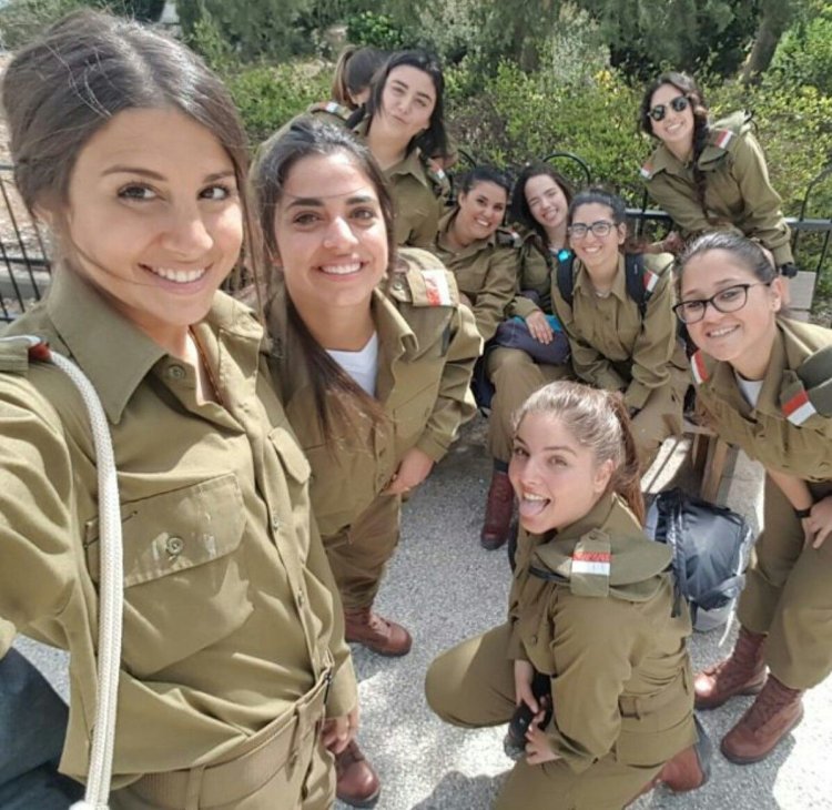 Gal Gadot in the Israeli army