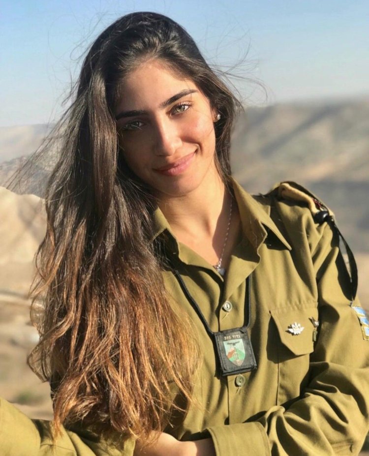 Israeli military girls on the street