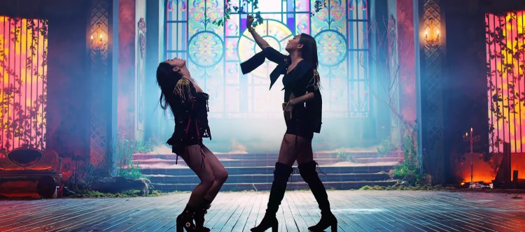 Sylgi Red Velvet Monster