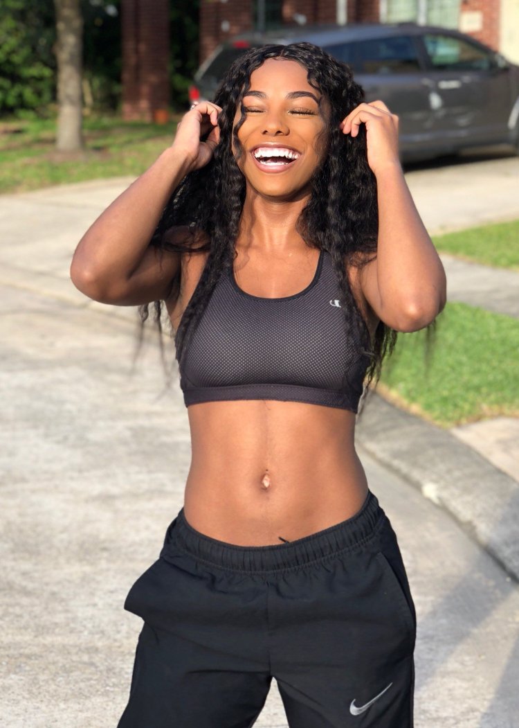 Sports dark -skinned girls