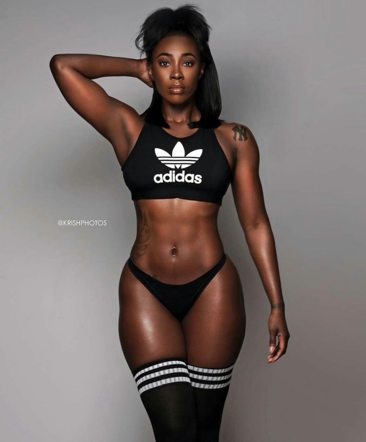 Sports dark -skinned girls