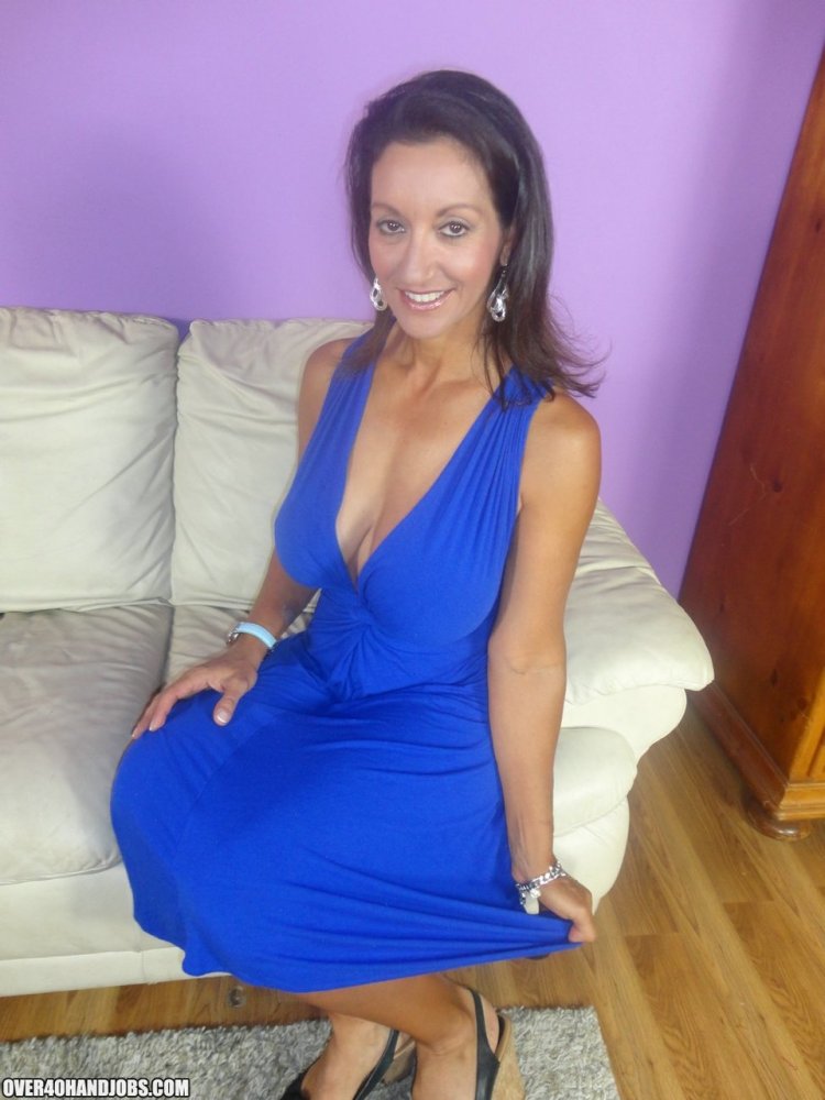 Persia Monir (Persia Monir), Police