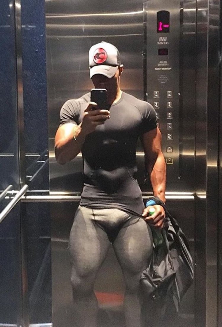 Male ass in leggings