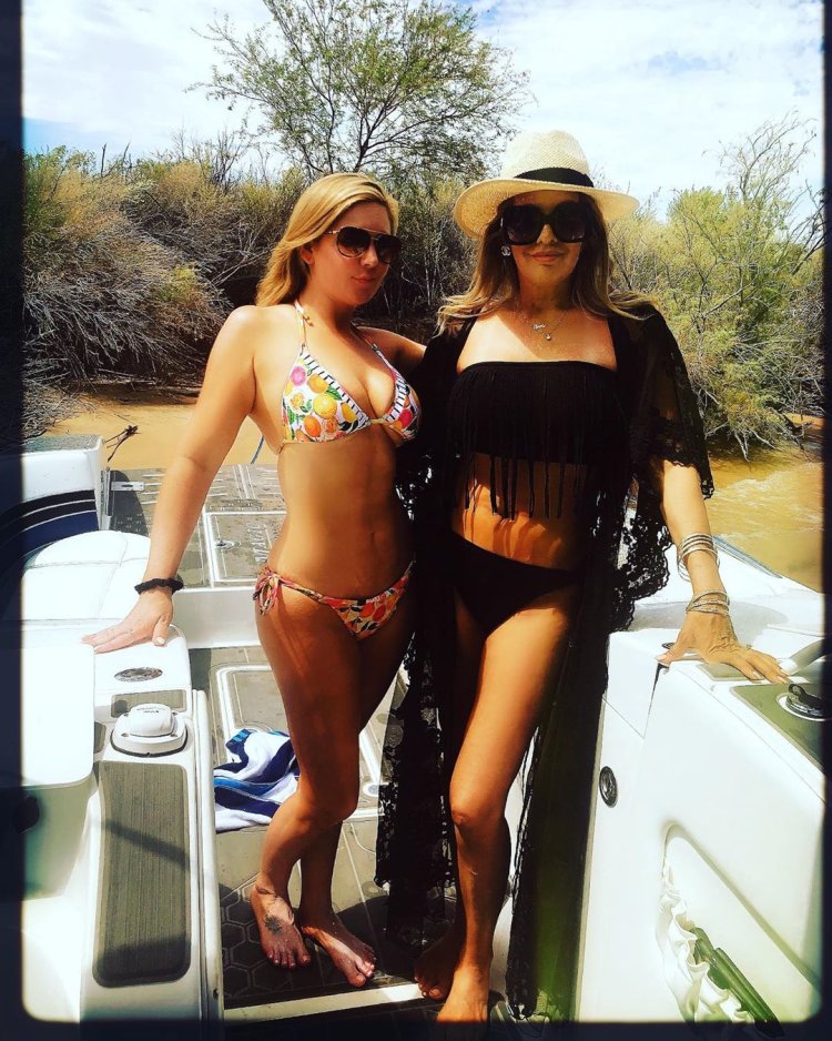 Brandy Love in Leggings