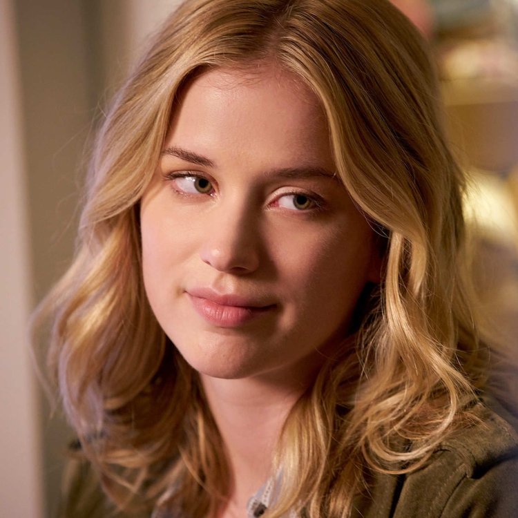 Elizabeth Lail