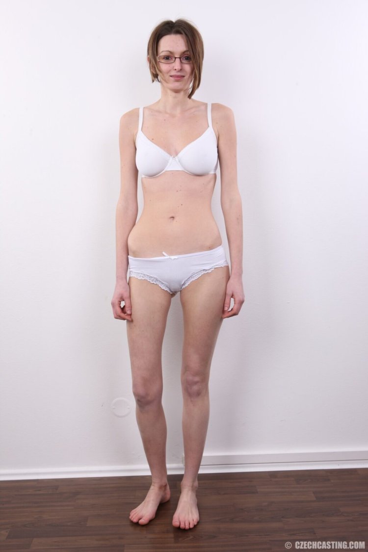 Small hanging breasts