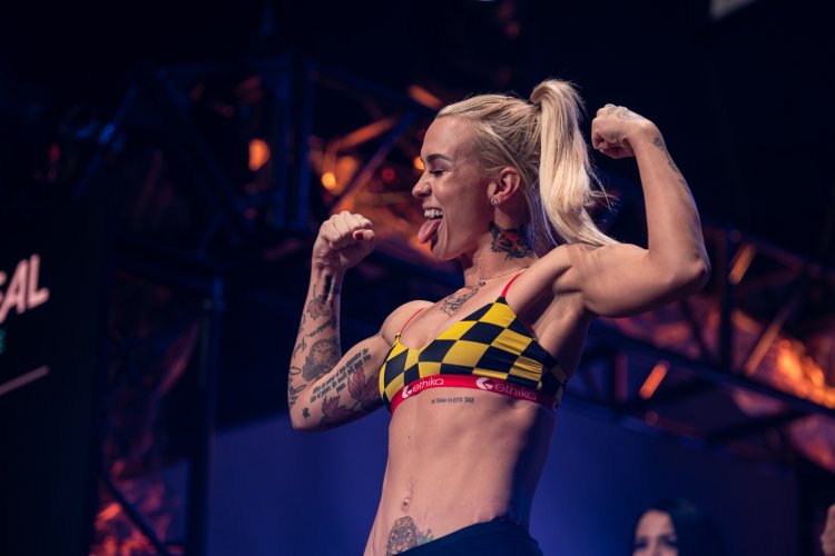 Taylor Starling Fighter Nudes