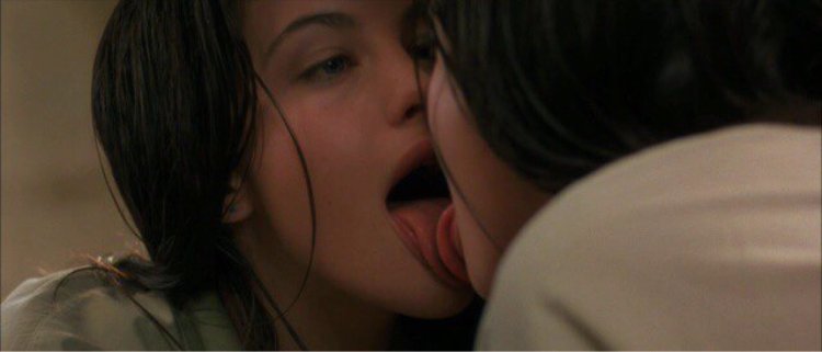 LIV TYLER KISS