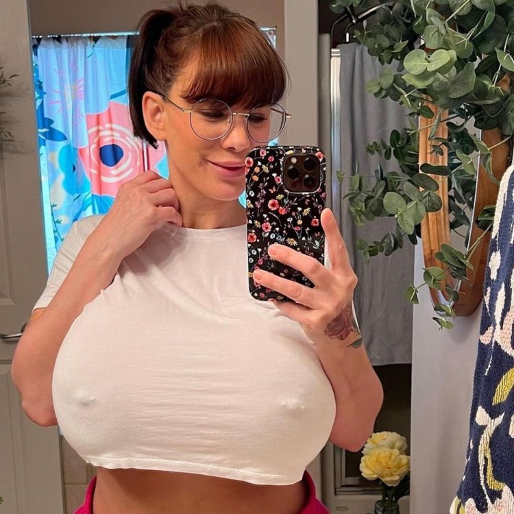 Big breasts in a white T -shirt