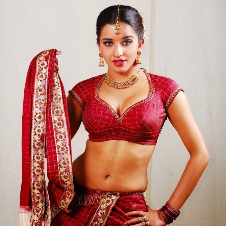 Niece Waidhofer in a dress