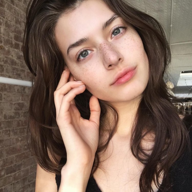 Jessica Clements without cosmetics