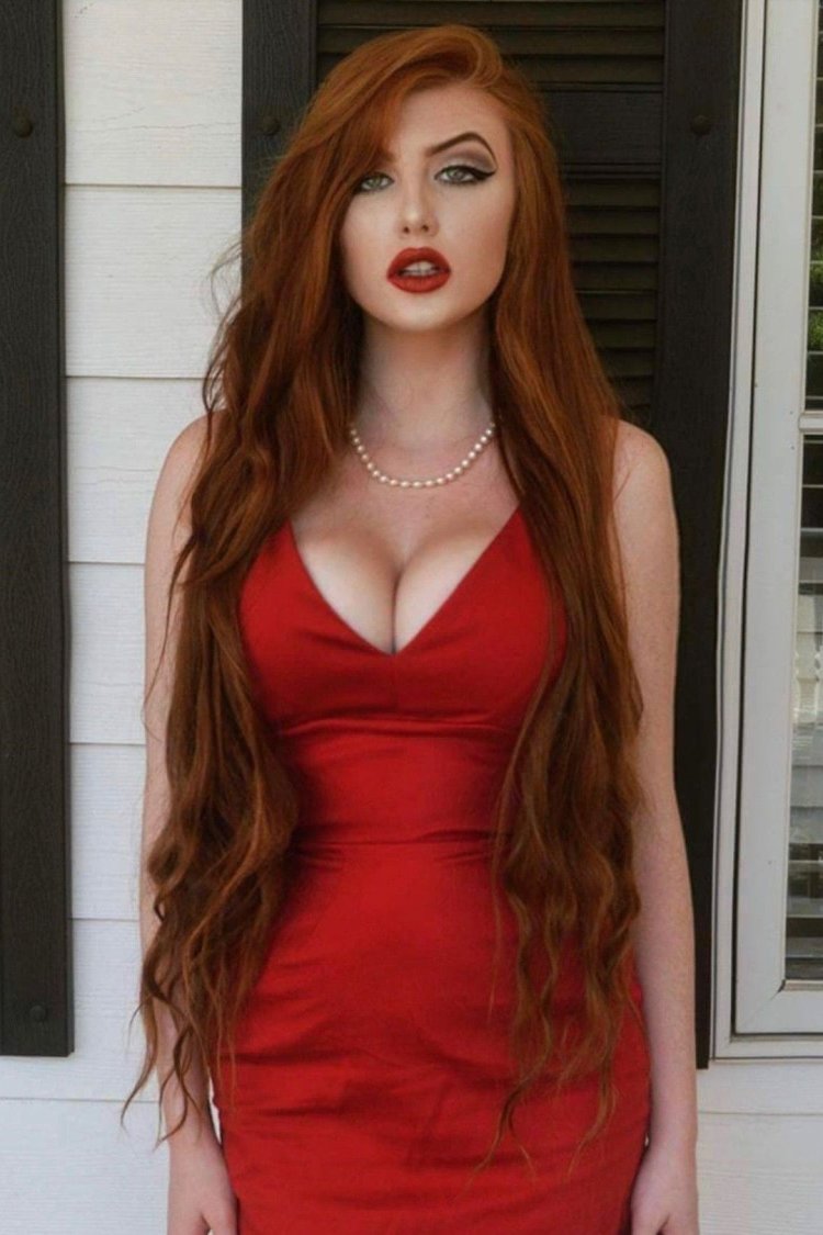 Red -haired girl in a dress