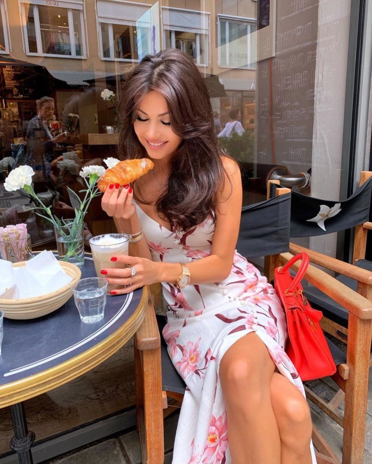 Beautiful girl in a cafe