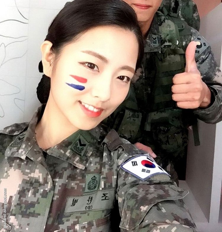 Idols in the South Korean army