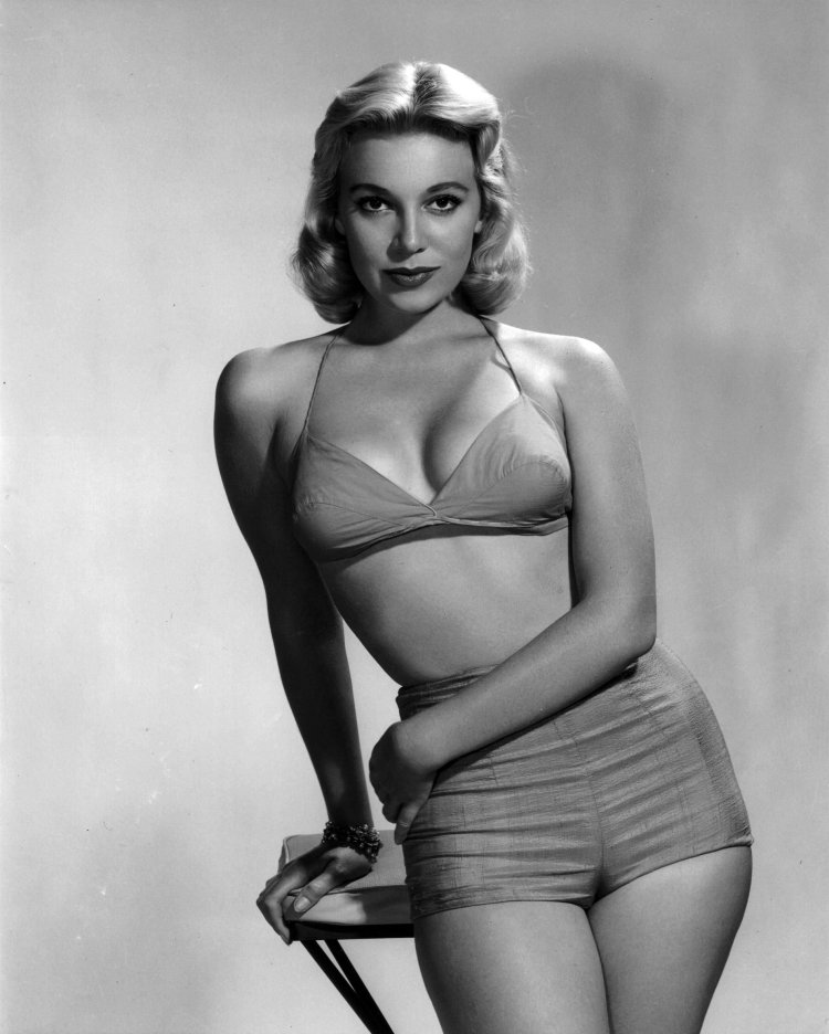 Betty Brosmer 2019