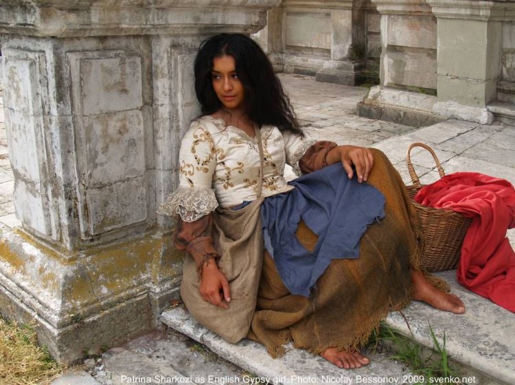 Patrina Sharkozi is barefoot