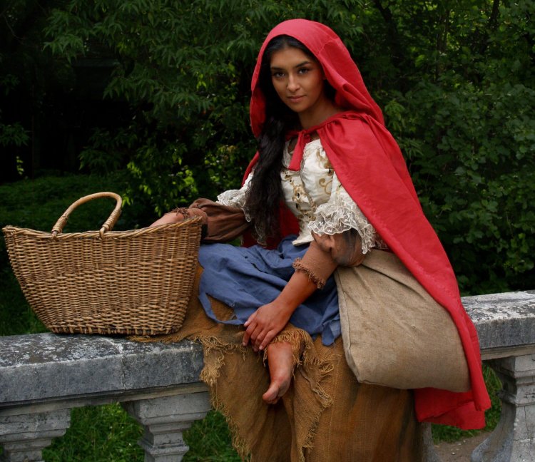 Patrina Sharkozi is barefoot