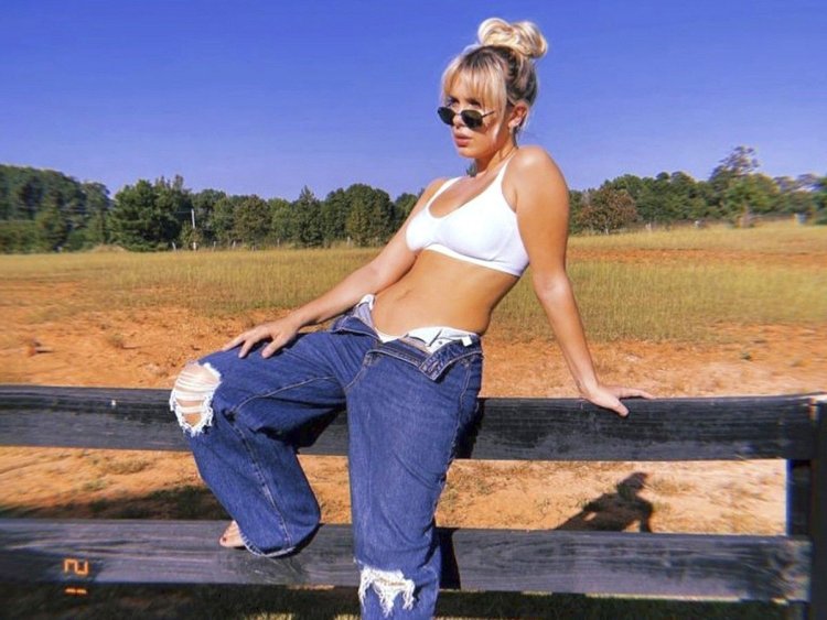 Bobby Brown Model and Tommy Lee