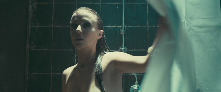 Lesbian vampire mulheron