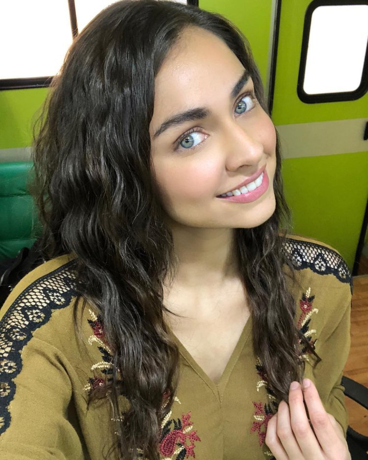 Savanna Kylie Lewis actress