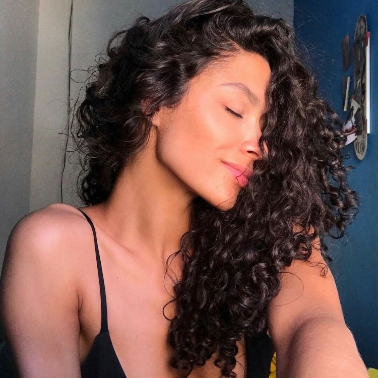 Slender brunette with wavy hair