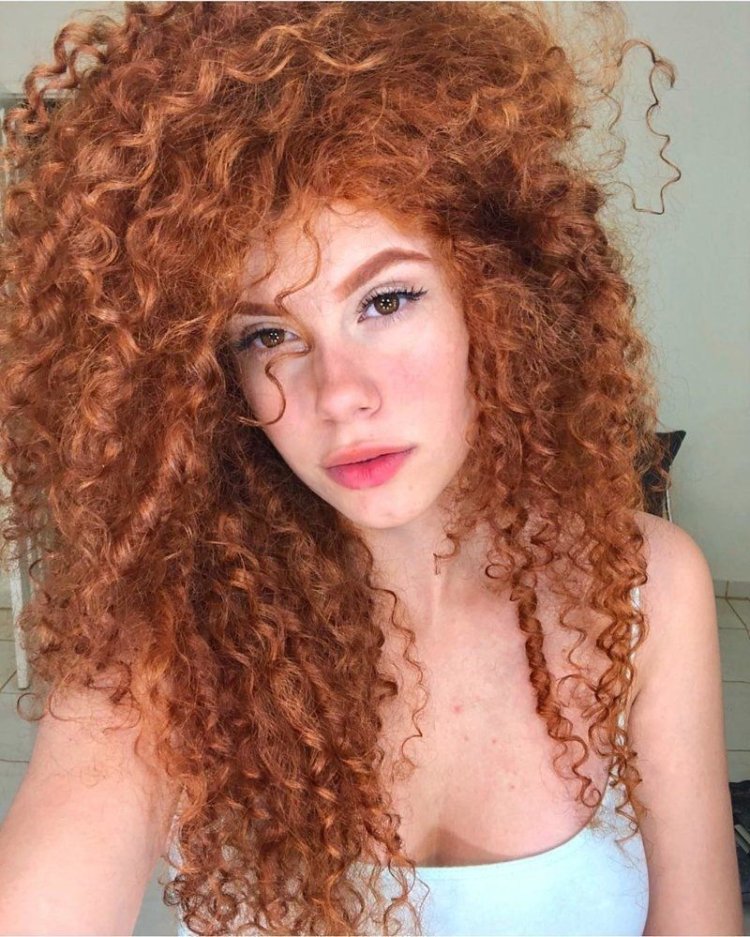 Red -haired girl with curly hair