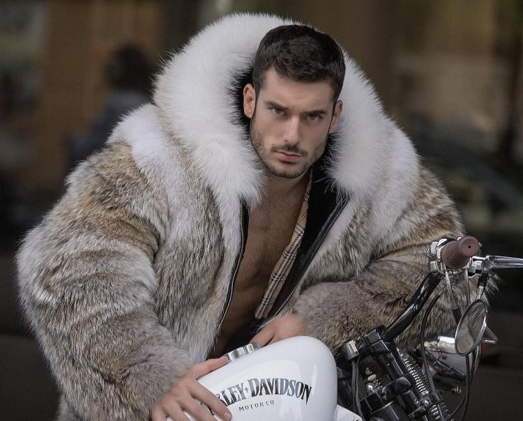 Esprit Park Women's Militari with a hood