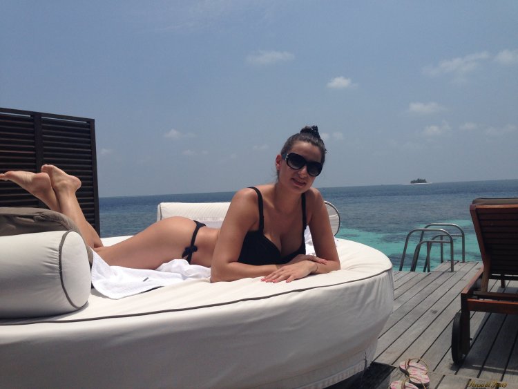 Sensual Jane in the Maldives Selfie