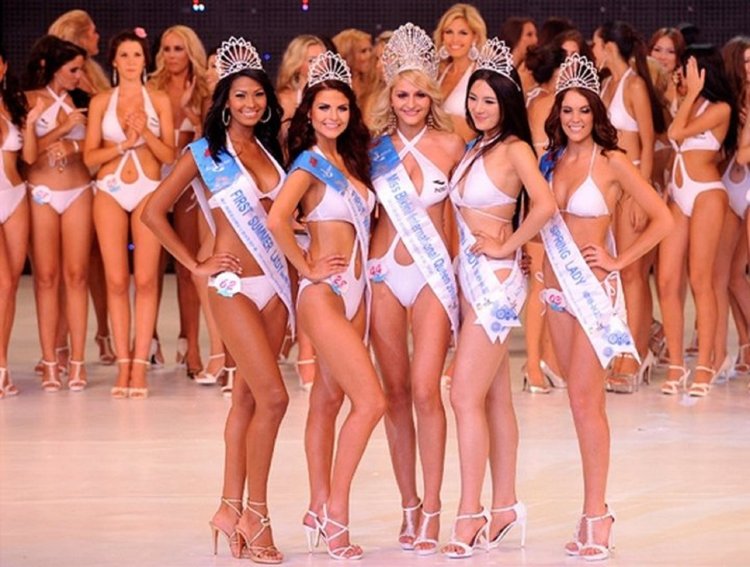 Winner Miss World 2017 in a swimsuit