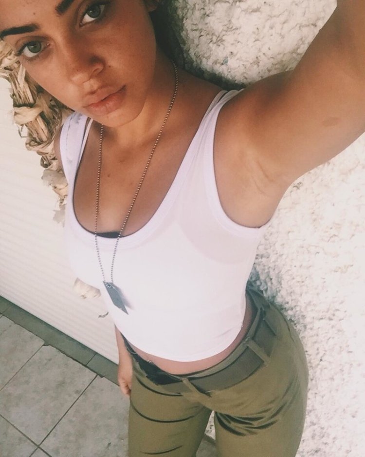 Israeli selfie girls